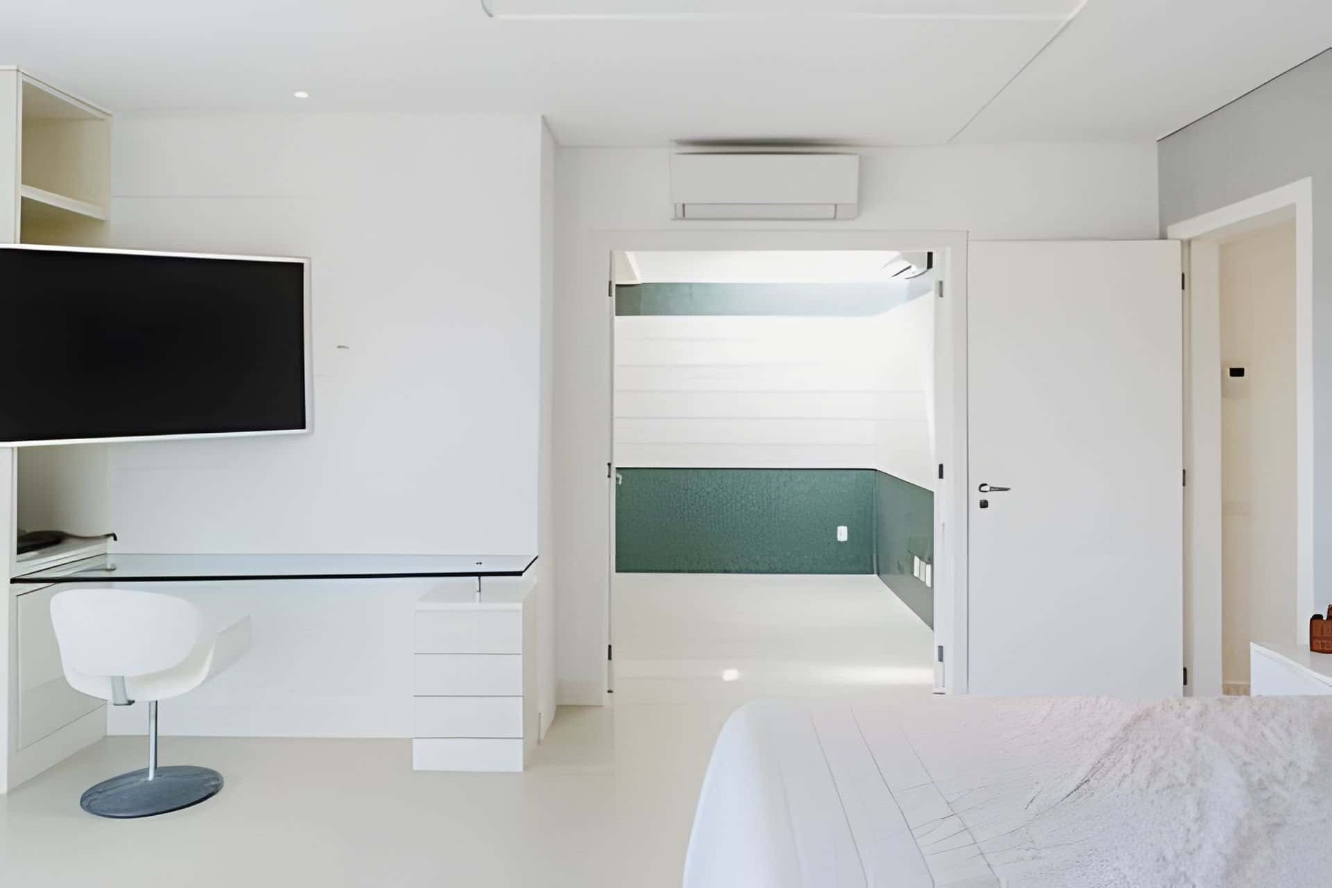 Suíte — Mansão Frente Mar, Piscina Quente, 25 Hóspedes (foto 1)